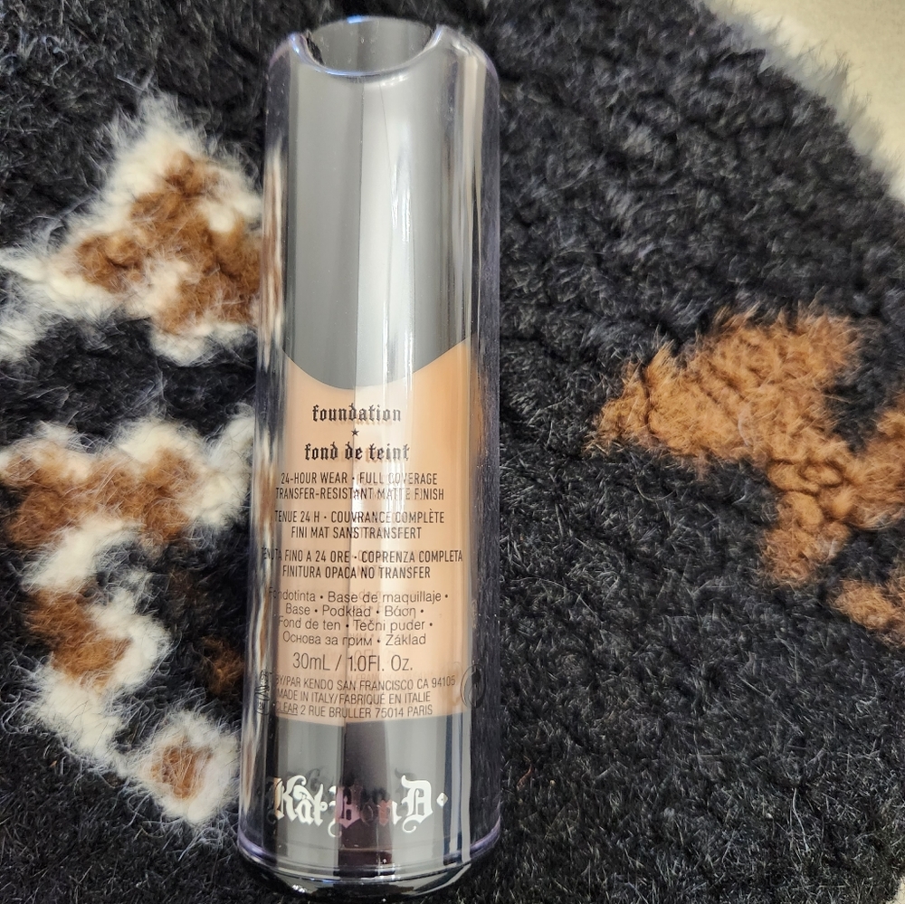 KVD foundation - Picture 2 of 3